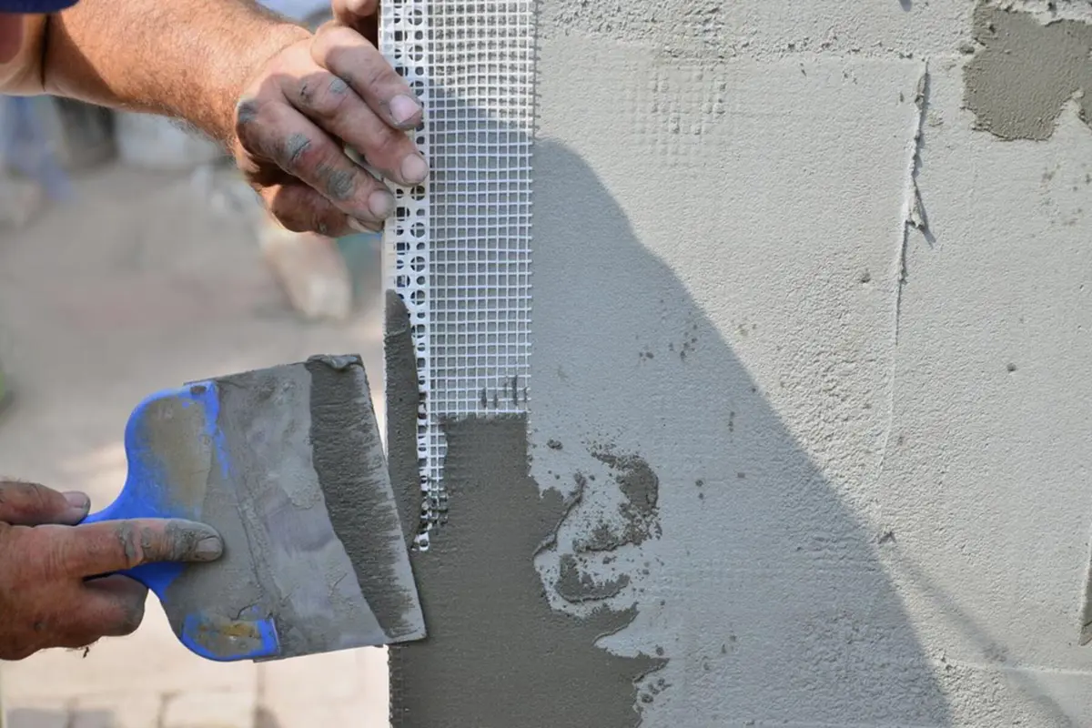 Cracked exterior stucco wall on a Florida block home