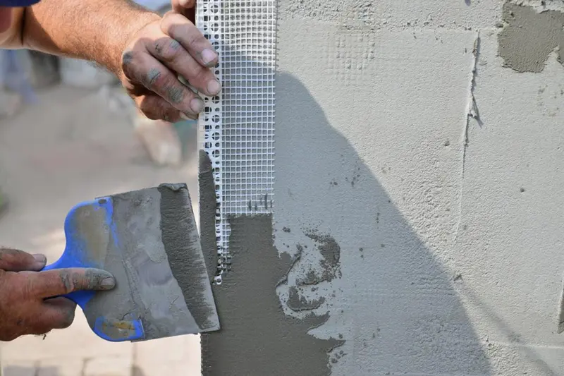 Cracked exterior stucco wall on a Florida block home